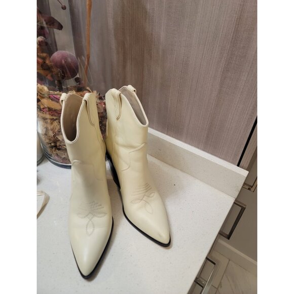 PAIGE Shoes - Paige Porter  Leather Western  Ankle Booties Boots Size 9.5 White